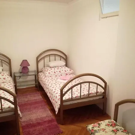 Nana Apartment *
